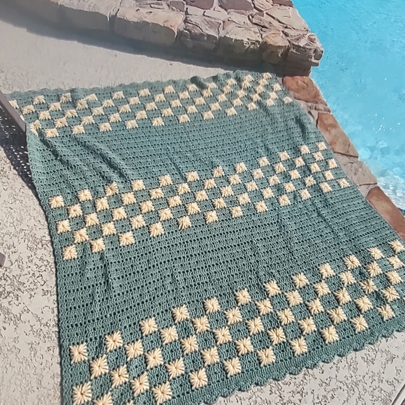 Vtg handmade blanket 59*64 - Picture 5 of 7